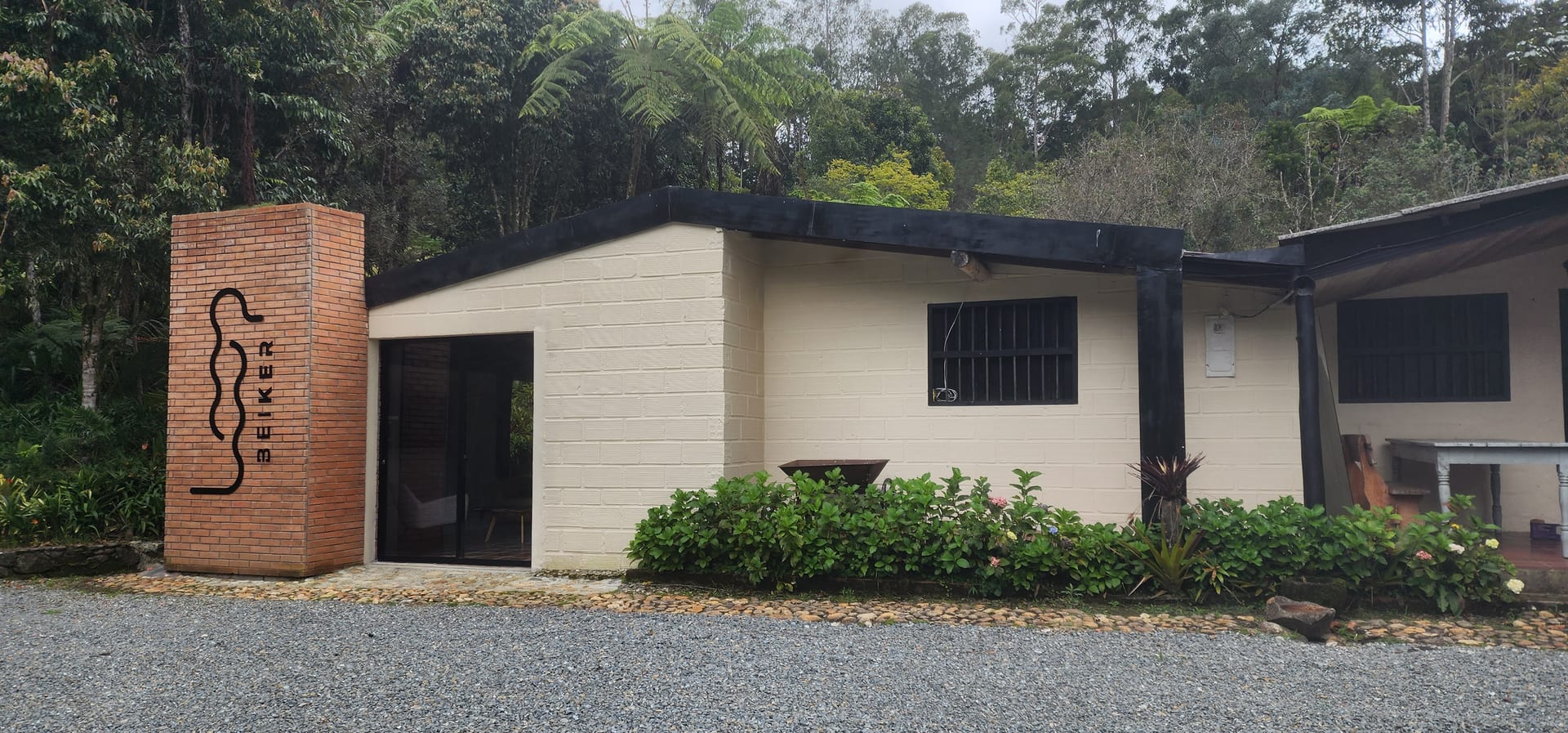 Sala de Ventas Beiker — Espacio comercial de alto impacto